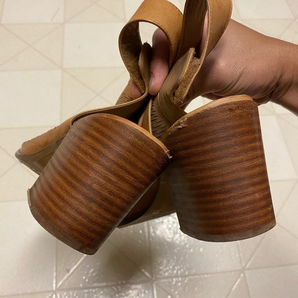 Vince Camuto Lavette Perforated Peep Toe Bootie size 11 - Picture 3 of 6